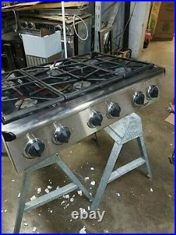 48 Thermador Stainless gas rangetop with 4 burners and large burner