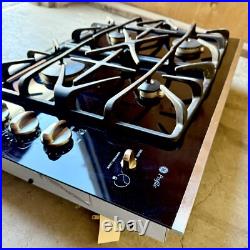 GE 30 Inch Gas Cooktop with 4 Sealed Burners, Continuous Grates JGP900SEKSS