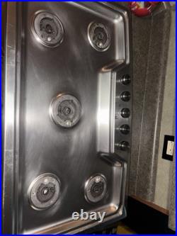 GE Monogram 36 In Built-In Gas Cooktop ZGU36RSLSS 5 Burner Stainless Steel Used