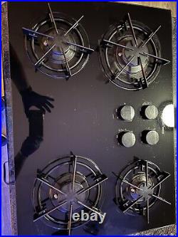 JENN-AIR Gas Glass Downdraft 4-Burner Cooktop Center Knobs CCG457B Black