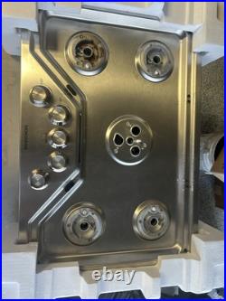 Monogram 30 Deep-Recessed Gas Cooktop (Natural Gas)ZGU30RSLSS