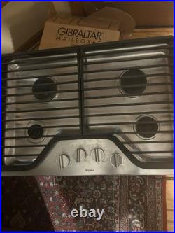 Stainless steel gas stove cooktop Whirlpool in a good condition