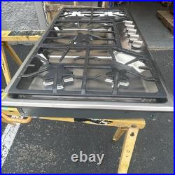Thermador 36 Masterpiece Series Natural Gas Cooktop w 5 Star Burners SGSX365FS