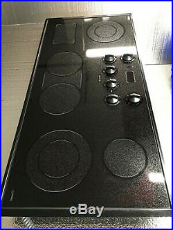 Thermador 45 Inch Glass Ceramic Electric Cooktop 6 Element CE456UB Free Shipping