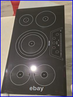 Thermador Masterpiece CIT365KBB/21 Induction Cooktop Black Glass 5Burner. UNUSED