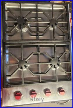 WOLF CG304P/S Professional Gas Stainless Steel Cooktop 30in 4 Burners Red Knobs