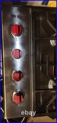 WOLF CG304P/S Professional Gas Stainless Steel Cooktop 30in 4 Burners Red Knobs