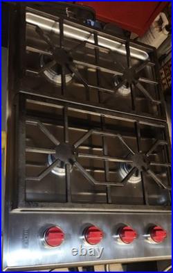 WOLF CG304P/S Professional Gas Stainless Steel Cooktop 30in 4 Burners Red Knobs