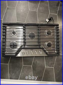 Whirlpool 36 Gas Cooktop Stainless 5-Burners Recessed Hinged New WCGK7536PS