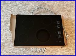 Whirlpool W5CE3024XB00 30in Ceramic, Built-In Electric Cooktop Black
