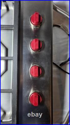 Wolf CG304P/S 30 Professional Gas Cooktop 4 Burner Stainless Steel Red Knobs