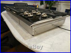 Wolf CT36G/S 36 Gas Cooktop with5 Sealed Burners, Individual Spark Ignition