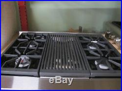 Wolf SRT364C Width 36 Inch Pro-Style Gas Rangetop Natural Gas Stainless Steel